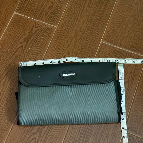 Case Logic CD DVD media pouch Velcro closure black silver four pocket disk slots - Picture 7 of 10